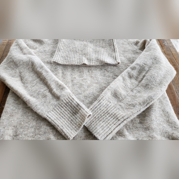 Babaton Women's Turtleneck Sweater - Picture 2 of 9